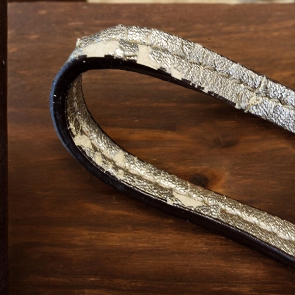 Coach New York Graffiti Script Logo Tan Gold Sparkly puffy Heart Wristlet - Picture 6 of 8